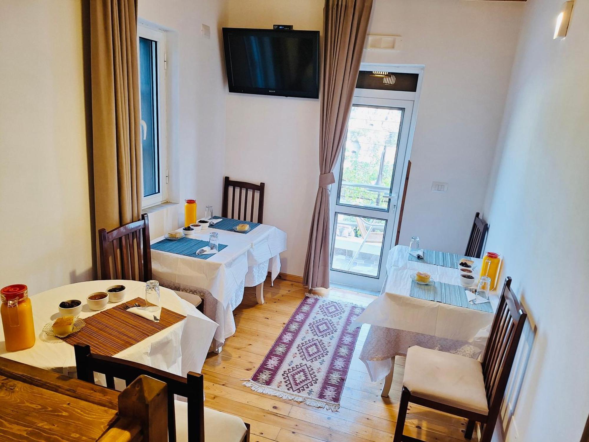 Guesthouse Riverside Berat Exterior foto