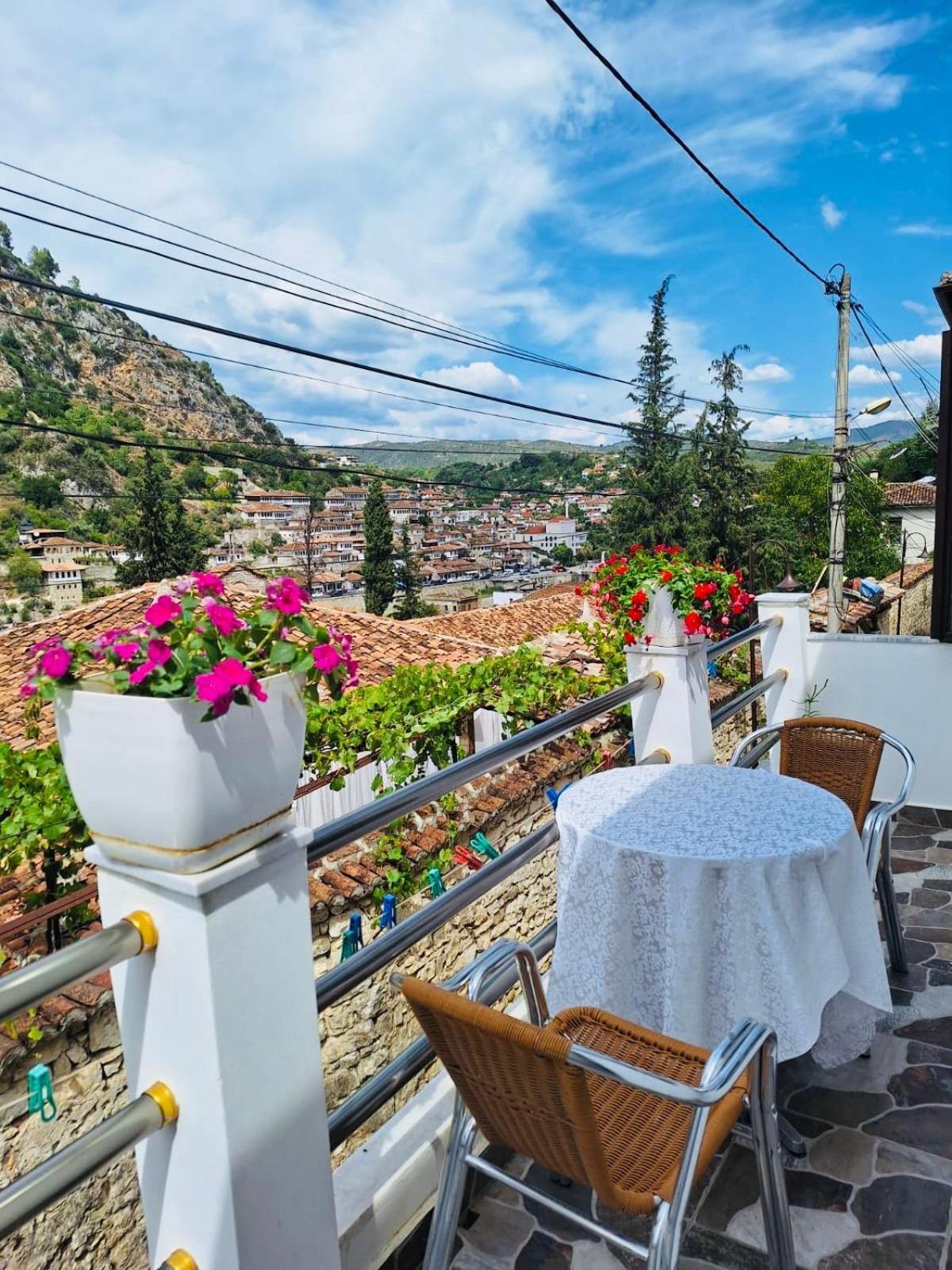 Guesthouse Riverside Berat Exterior foto
